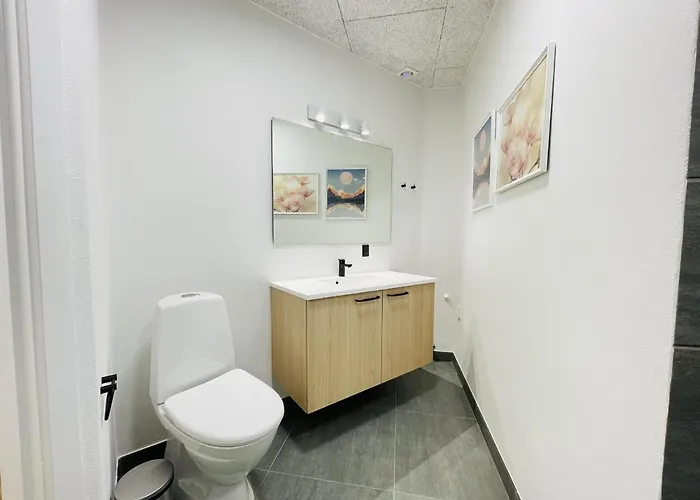 Aday - On The Pedestrian Street * פרדריקשבן